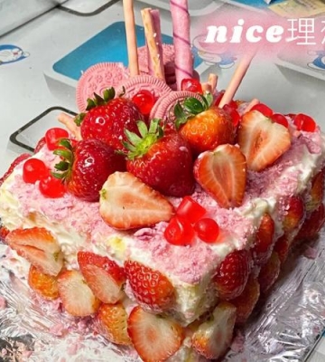 制作草莓蛋糕的技巧：如何调出酸甜口感