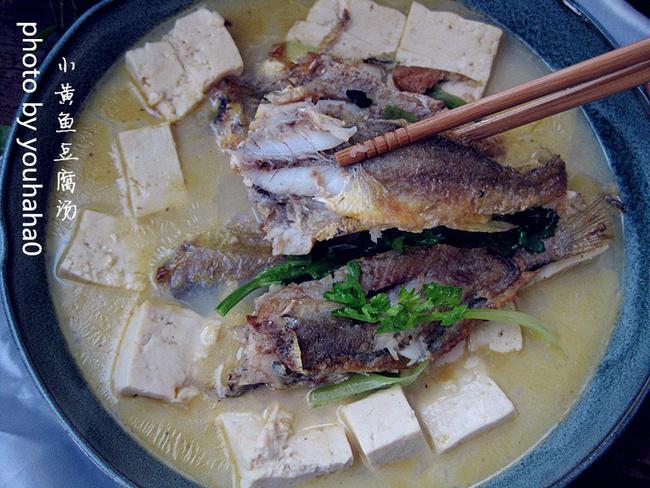 黄鱼炖豆腐汤的做法