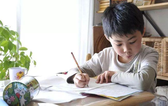 初中孩子写作业慢怎么办