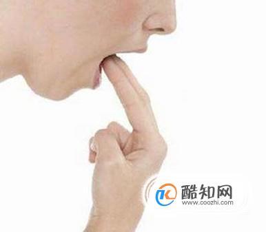 感觉喉咙里头卡着东西怎么吐出来