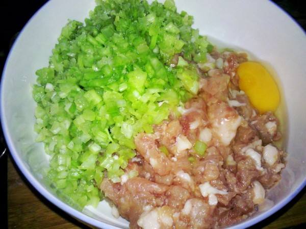 芹菜饺子的做法