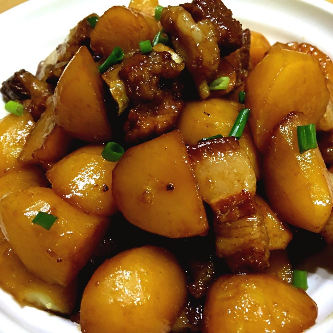 土豆烧肉的做法
