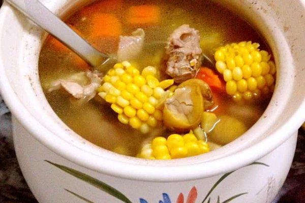 玉米炖鸡汤的做法