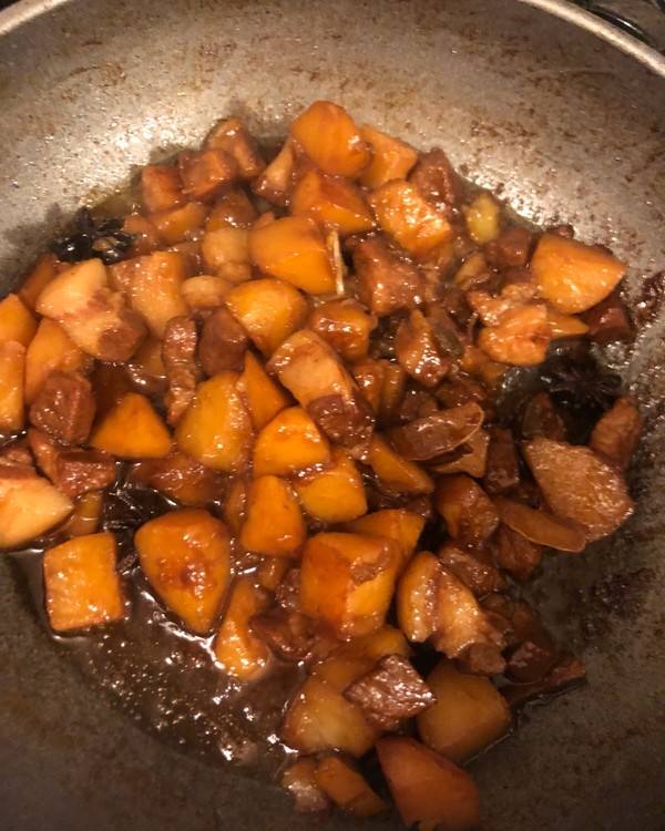 土豆红烧肉的做法