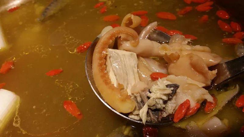 鱿鱼炖土鸡的做法