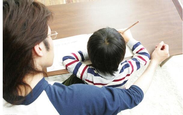 小孩子不愿意做作业怎么办