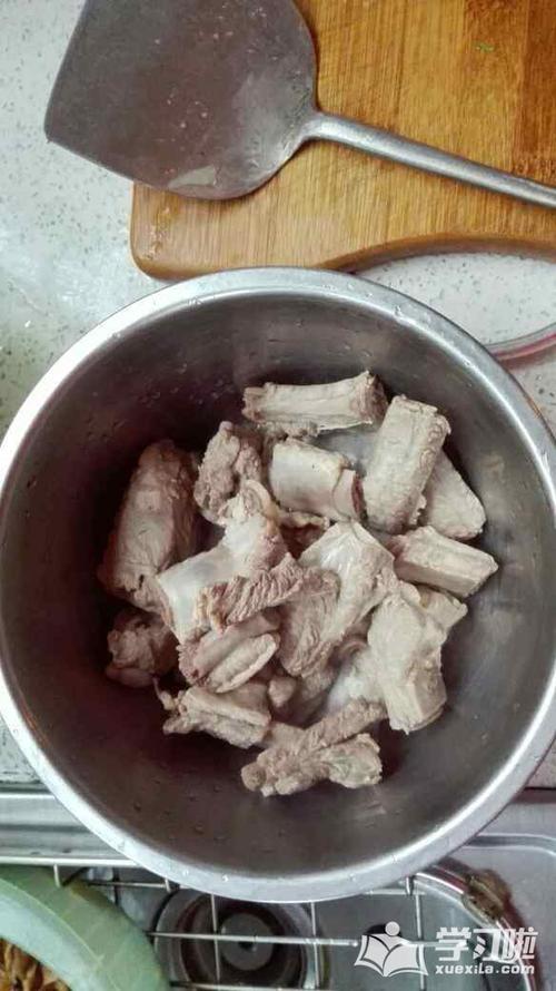 隔水炖排骨的做法