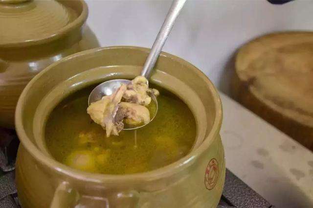 瓦罐煨鸡汤的做法