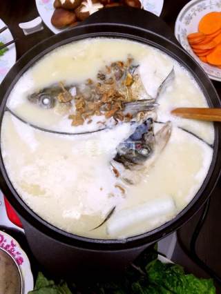 酸菜鱼头火锅的做法大全