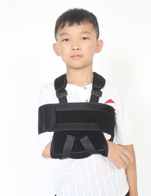 孩子胳膊脱臼怎么办