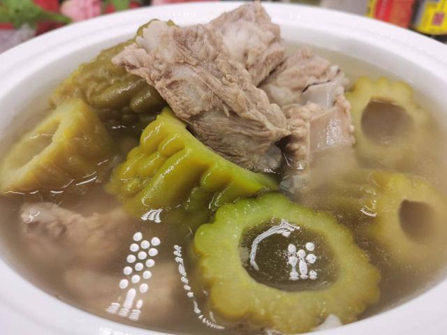苦瓜排骨汤的做法