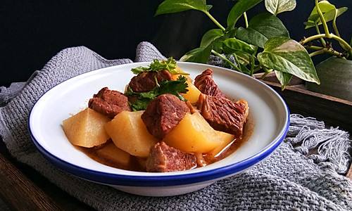 牛肉炖土豆的做法
