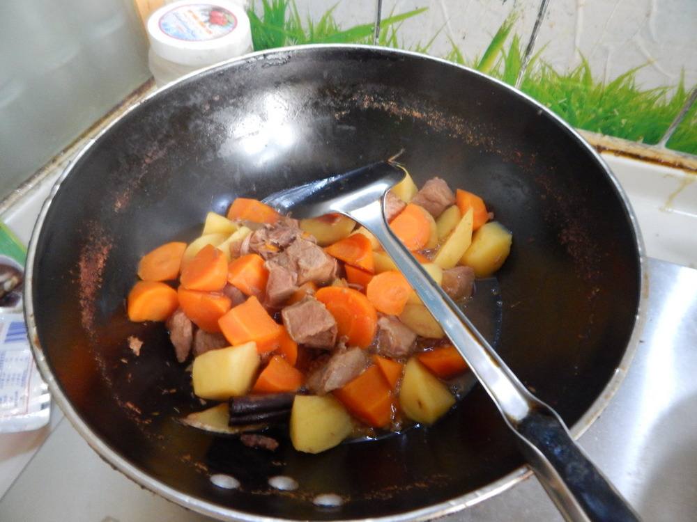 土豆胡萝卜炖牛肉的做法