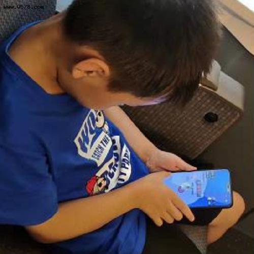 孩子玩游戏充值怎么教育