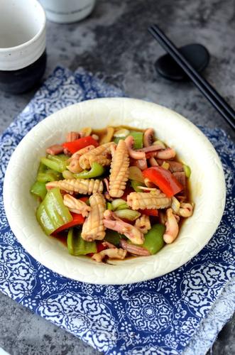 红辣椒炒鱿鱼的做法