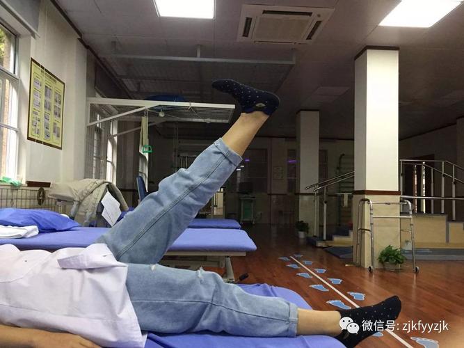悬吊抬腿运动