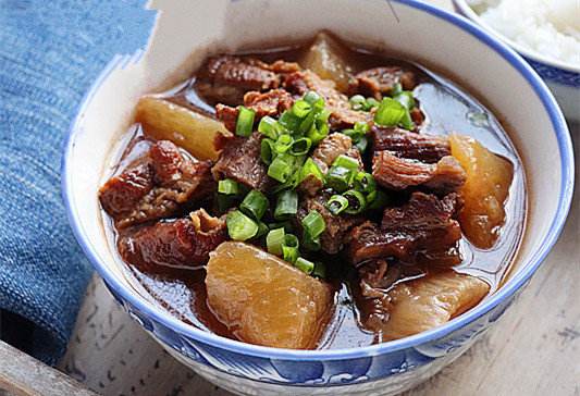 萝卜牛腩的做法