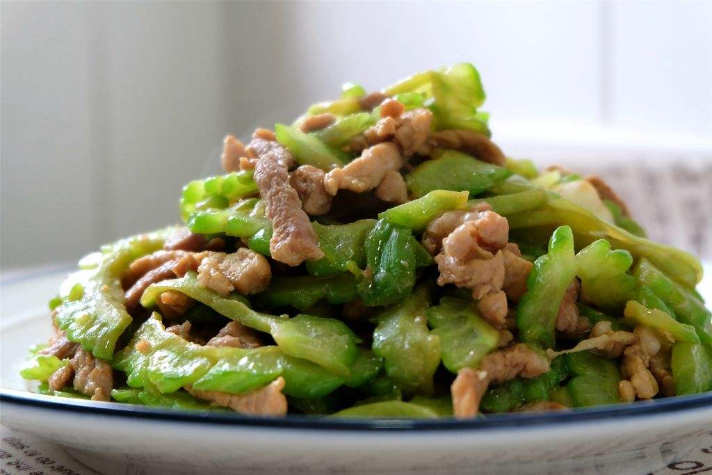 苦瓜炒肉的做法