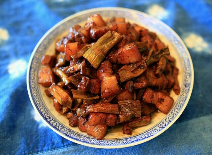 干竹笋烧肉的做法
