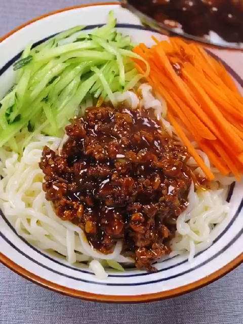 炸酱面的做法