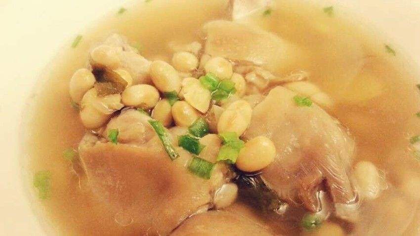 猪蹄黄豆汤的做法