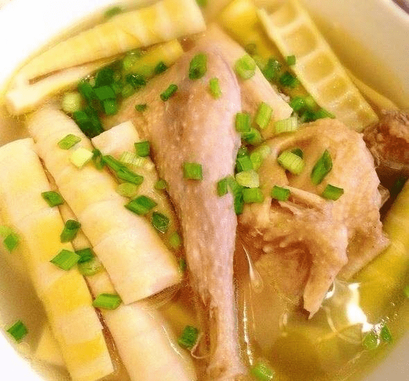 干竹笋炖鸡的做法