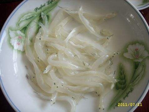 银鱼汤的做法