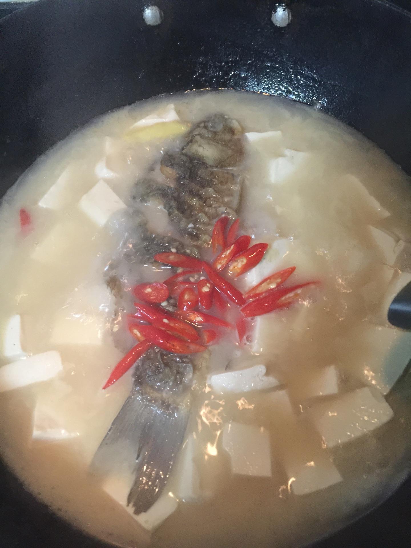 鲫鱼豆腐汤的做法