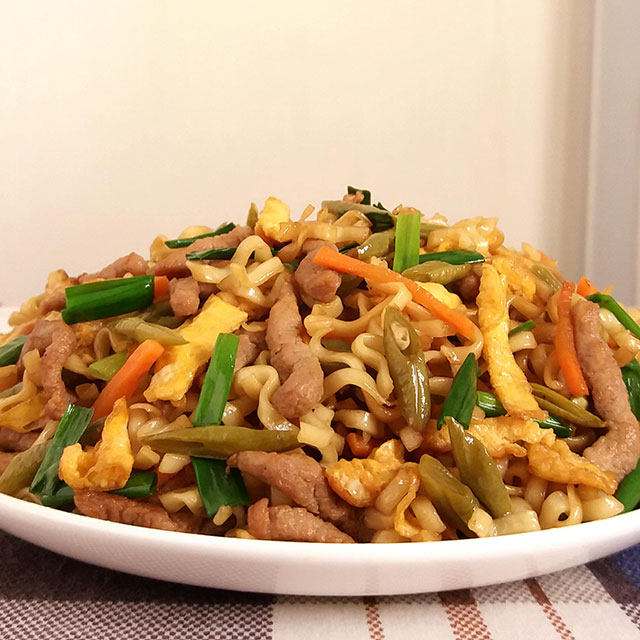 肉丝炒面的做法