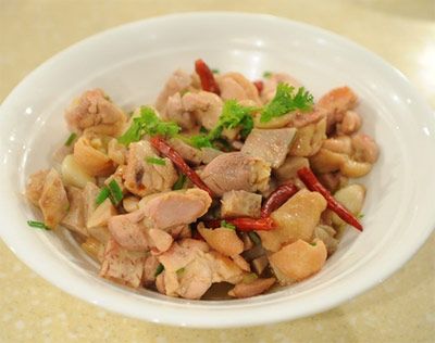 芋头炖鸡的做法
