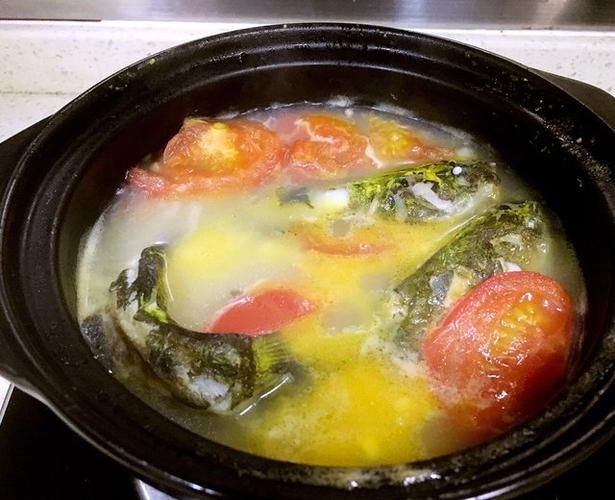 酸汤黄骨鱼的做法