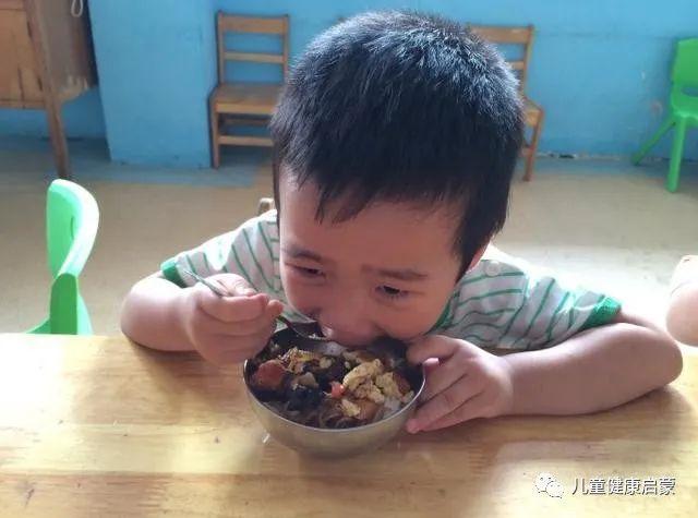 孩子在幼儿园不吃饭怎么办