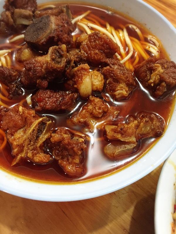 麻辣排骨面的做法