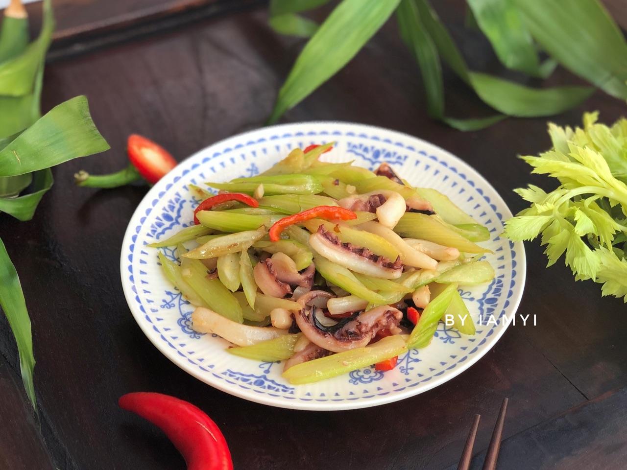 芹菜炒鱿鱼的做法大全