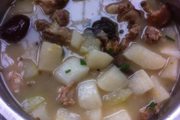 冬瓜炖排骨的做法