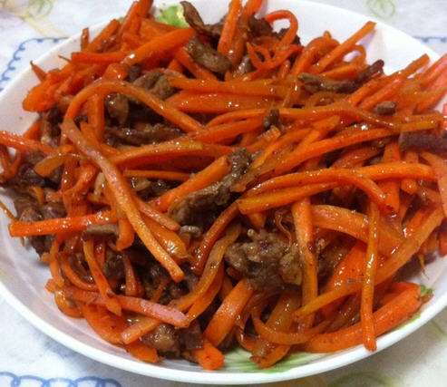 胡萝卜炒牛肉的做法