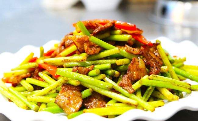 蒜苗炒肉的做法