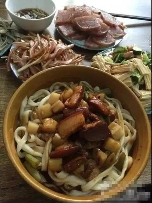 腌肉面的做法