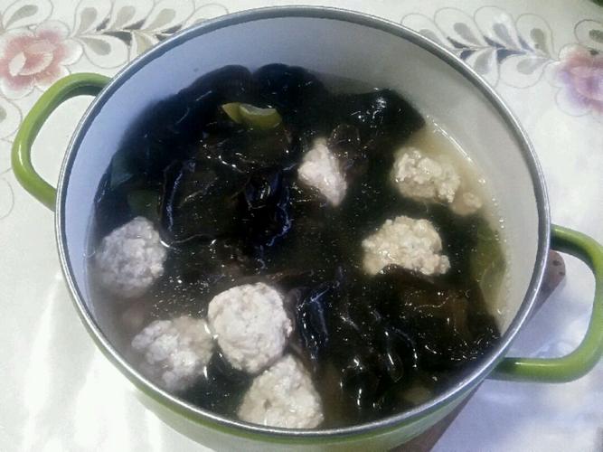 木耳肉丸汤的做法