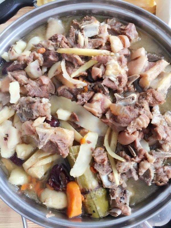 羊肉火锅的做法