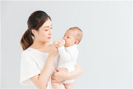 小孩子倒奶是怎么回事