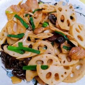 莲藕炒肉的做法