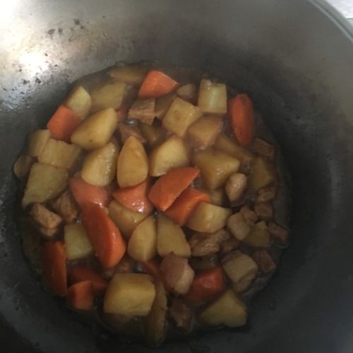 土豆胡萝卜炖肉的做法
