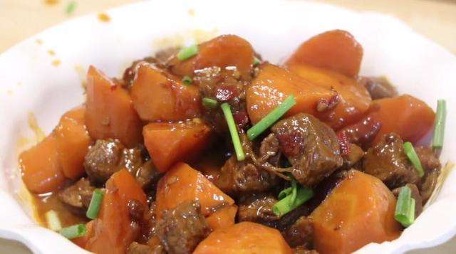 胡萝卜炖牛肉的家常做法