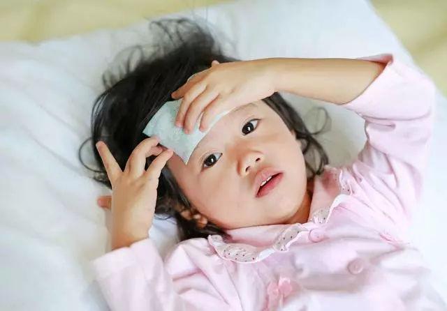 小孩子发烧不退怎么办