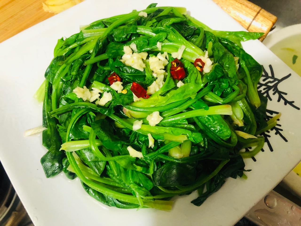 凉拌菠菜的做法