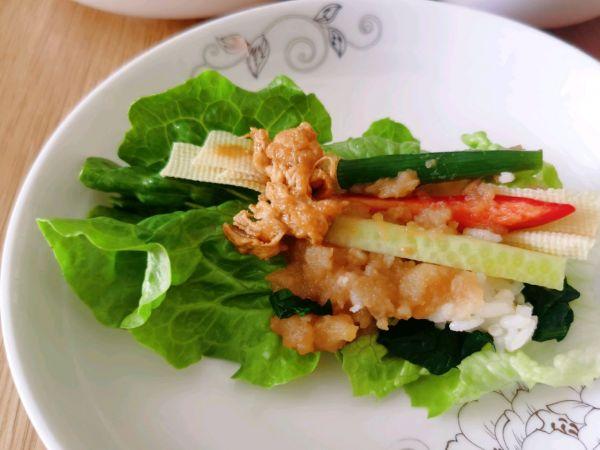 韩国生菜包饭的做法