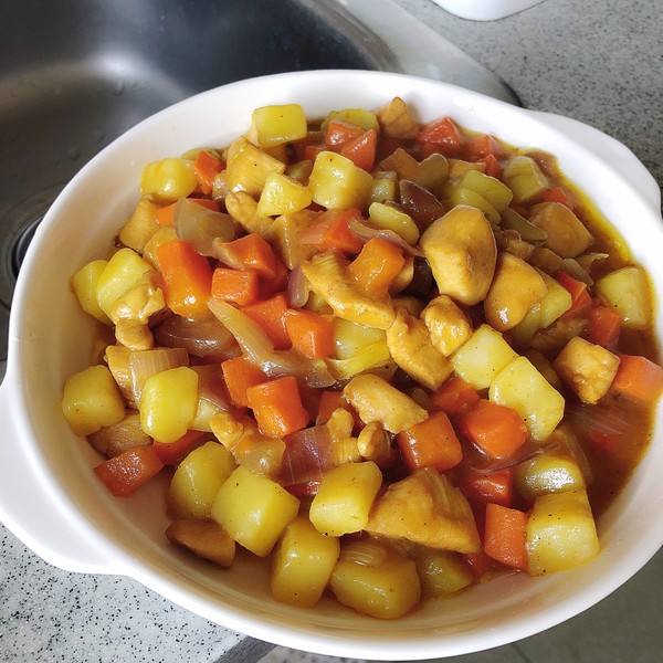 咖喱鸡块土豆饭的做法