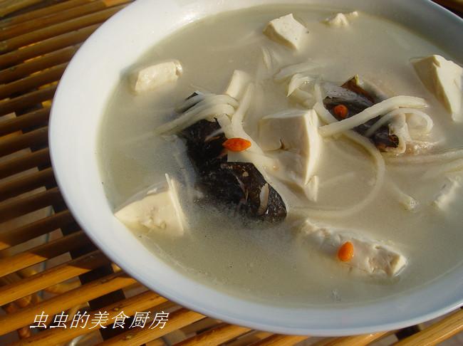 酸笋鱼头汤的做法