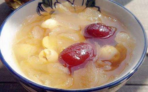 银耳莲子汤做法